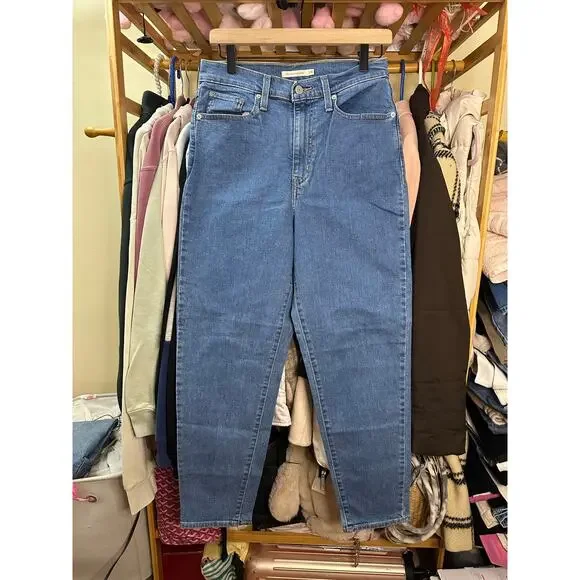 Levi's High Rise Women’s Jeans in Classic Blue Denim - Picture 8 of 11